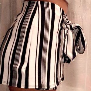 Emma eeelsa striped shorts!
